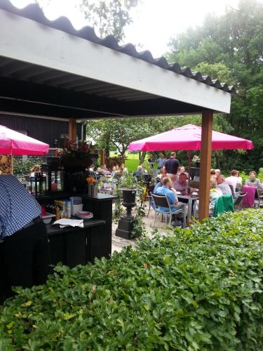 ระเบียง/ชานเรือน, Hotel Boerderij Restaurant De Gloepe in ดิฟเฟเลน ระเบียง/ชานเรือน, Hotel Boerderij Restaurant De Gloepe in ดิฟเฟเลน