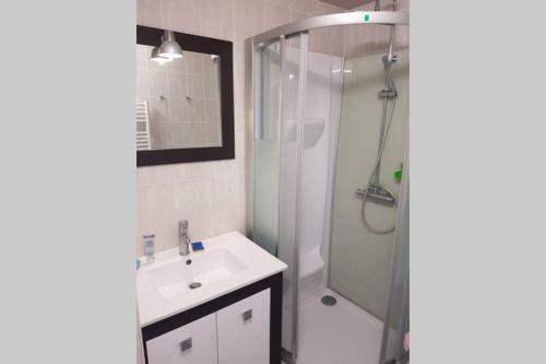 Kupaonica, Dependance privative avec jardin a 22 mn de Paris in Savigny Sur Orge Kupaonica, Dependance privative avec jardin a 22 mn de Paris in Savigny Sur Orge