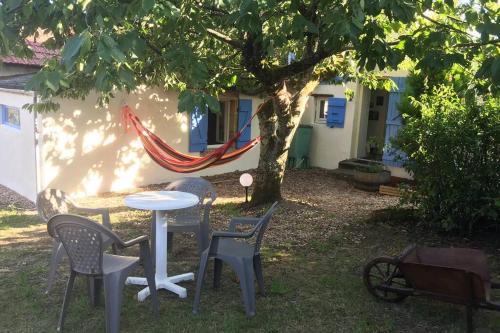 Garden, Maisonnette de charme climatisee in La Machine Garden, Maisonnette de charme climatisee in La Machine