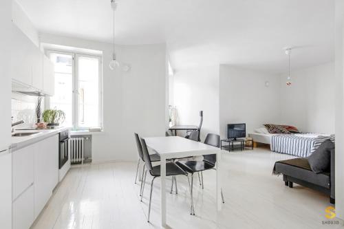 WeHost Studio for 4 with A Soothing Inner Yard Park View in Töölö WeHost Studio for 4 with A Soothing Inner Yard Park View in Töölö