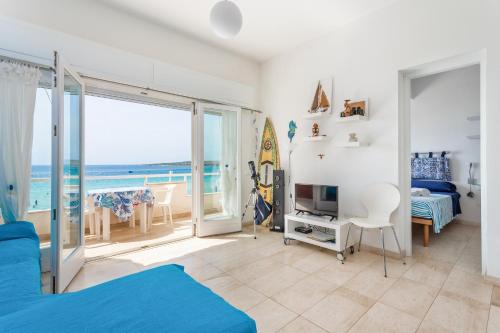 Appartamento fronte mare - Waterfront apartment in Sardinia Appartamento fronte mare - Waterfront apartment in Sardinia