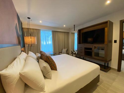 Tropical Deluxe Princess - All Inclusive in Punta Cana Tropical Deluxe Princess - All Inclusive in Punta Cana