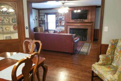 South Hills Charmer in Summersville (WV) South Hills Charmer in Summersville (WV)