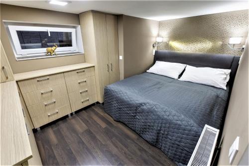 Goldcentral Apartment Art B6