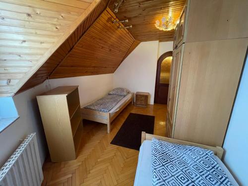 Guestroom, Szimpla Vendeghaz in Miskolc Guestroom, Szimpla Vendeghaz in Miskolc