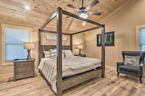 Sevierville Cabin Deck with Foosball and Hot Tub! in ชานเมืองพีเจี้ยน ฟอร์จ Sevierville Cabin Deck with Foosball and Hot Tub! in ชานเมืองพีเจี้ยน ฟอร์จ