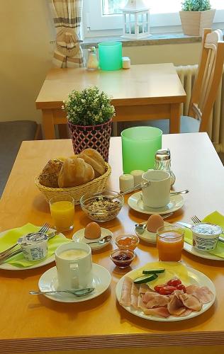 Ételek és italok, Pension DELAGERA in Grossmehring Ételek és italok, Pension DELAGERA in Grossmehring