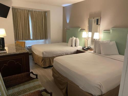 Guestroom, Baymont by Wyndham Orlando/International Dr/Universal Blvd in International Drive - Convention Center Guestroom, Baymont by Wyndham Orlando/International Dr/Universal Blvd in International Drive - Convention Center