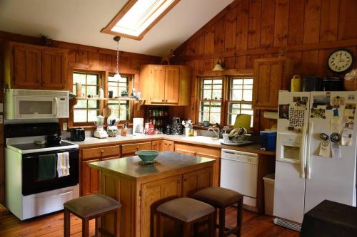 Fox Trot Cabin in Хілсвілл (Віргінія) Fox Trot Cabin in Хілсвілл (Віргінія)