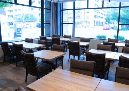 Mâncare şi băutură, APA Hotel MatsuyamaJyo-Nishi in Matsuyama Mâncare şi băutură, APA Hotel MatsuyamaJyo-Nishi in Matsuyama