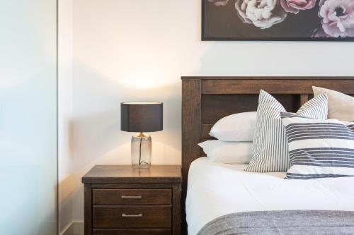 MadeComfy Executive & Stylish Inner-City Apartment in Newtown MadeComfy Executive & Stylish Inner-City Apartment in Newtown