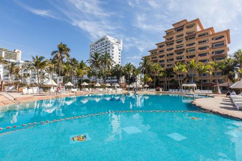 Swimming pool, Costa de Oro Beach Hotel in Mazatlán Swimming pool, Costa de Oro Beach Hotel in Mazatlán
