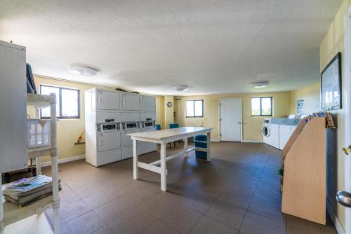 Lovely 2 Bedroom Beachfront Condo in Flagler Beach (FL) Lovely 2 Bedroom Beachfront Condo in Flagler Beach (FL)