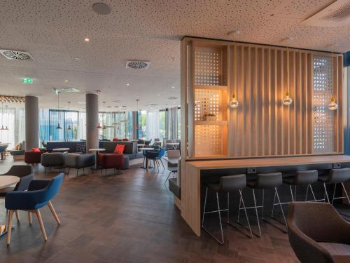Bar, Holiday Inn Express Dusseldorf- Hauptbahnhof By IHG in Düsseldorf Bar, Holiday Inn Express Dusseldorf- Hauptbahnhof By IHG in Düsseldorf
