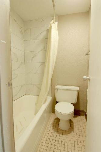 浴室, Town and Country INN in 洛傑斯 (AR) 浴室, Town and Country INN in 洛傑斯 (AR)