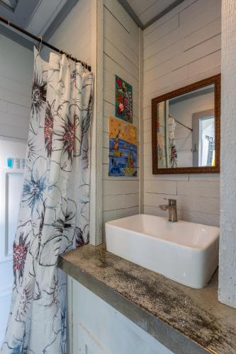 Bathroom, Tiny House Leadville Colorado in Leadville (CO) Bathroom, Tiny House Leadville Colorado in Leadville (CO)