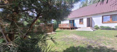 Erkély/terasz, Dom Na Skarpie - Ucieczka Na Wieś - Samodzielne wejście na szyfr, 100m2 (Dom Na Skarpie - Ucieczka Na Wies - Samodzielne wejscie na szyfr, 100m2) in Kalisz Erkély/terasz, Dom Na Skarpie - Ucieczka Na Wieś - Samodzielne wejście na szyfr, 100m2 (Dom Na Skarpie - Ucieczka Na Wies - Samodzielne wejscie na szyfr, 100m2) in Kalisz