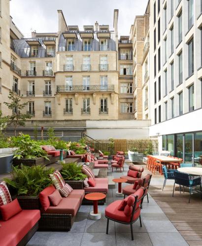 parveke/terassi, citizenM Paris Champs-Élysées (citizenM Paris Champs-Elysees) in 8th - Champs Elysees parveke/terassi, citizenM Paris Champs-Élysées (citizenM Paris Champs-Elysees) in 8th - Champs Elysees