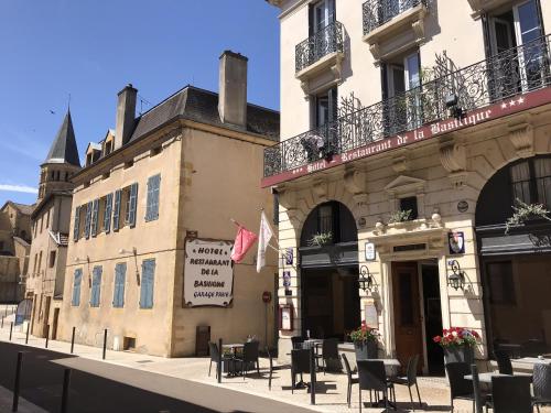 Вхід, Hotel de la Basilique in Paray-le-Monial Вхід, Hotel de la Basilique in Paray-le-Monial