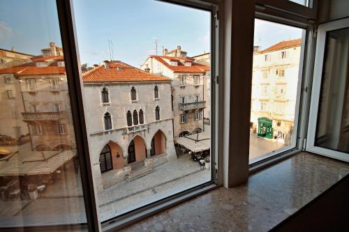 Central Square Apartment Hotel