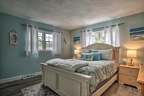 Walk to Beach Quaint Dennis Home with Deck and Grill!