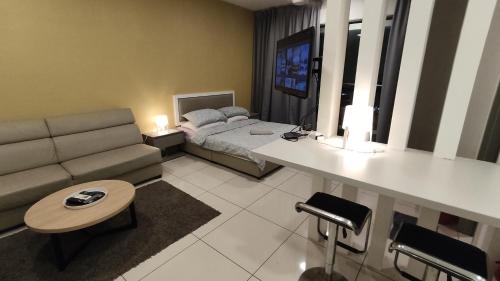 Guestroom, LG Studio @ EVO SOHO WIFI NETFLIX near Hospital Islam Az-Zahrah Guestroom, LG Studio @ EVO SOHO WIFI NETFLIX near Hospital Islam Az-Zahrah