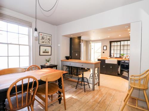 12 Banks Street in ฮอลน์แคสโซล 12 Banks Street in ฮอลน์แคสโซล