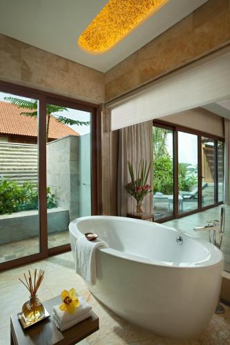 Bathroom, Resorts World Sentosa - Equarius Villas in Singapore Bathroom, Resorts World Sentosa - Equarius Villas in Singapore