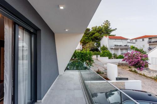 Villa Skyline- near beach and city center with heated pool in โรกอสนิก้า Villa Skyline- near beach and city center with heated pool in โรกอสนิก้า