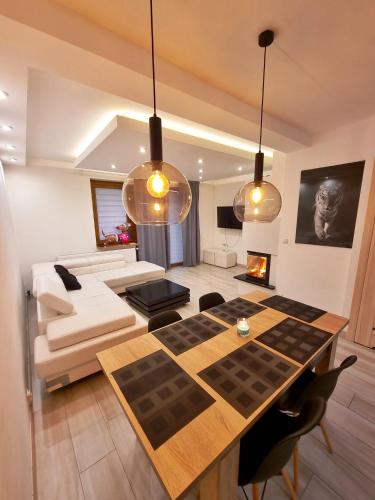 Közös társalgó / TV, DOMEK Z POMOSTEM nad Jeziorem Czorsztyńskim (DOMEK Z POMOSTEM nad Jeziorem Czorsztynskim) in Frydman Közös társalgó / TV, DOMEK Z POMOSTEM nad Jeziorem Czorsztyńskim (DOMEK Z POMOSTEM nad Jeziorem Czorsztynskim) in Frydman