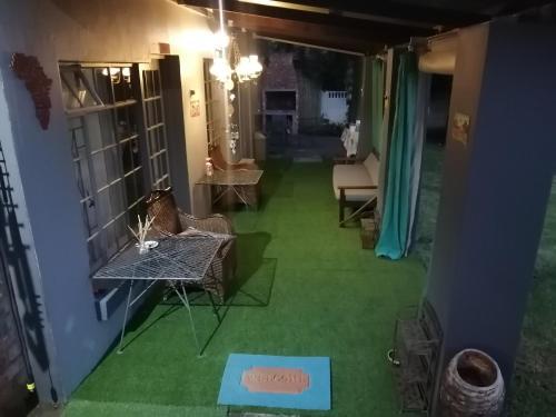 Relax in Joy & Mignon for a bushveld Feeling near Bloemfontein International Airport Relax in Joy & Mignon for a bushveld Feeling near Bloemfontein International Airport