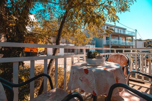 阳台/露台, Rooms Bačić (Rooms Bacic) in 涅姆 阳台/露台, Rooms Bačić (Rooms Bacic) in 涅姆