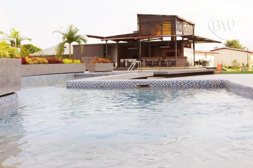 Svømmebasseng, Best Western Plus Soaho Douala Airport in Douala Svømmebasseng, Best Western Plus Soaho Douala Airport in Douala