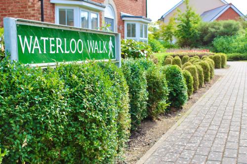 Vchod, Luxury 3 Bed House on Private Walkway with Parking, King's Hill. in Kings Hill Vchod, Luxury 3 Bed House on Private Walkway with Parking, King's Hill. in Kings Hill