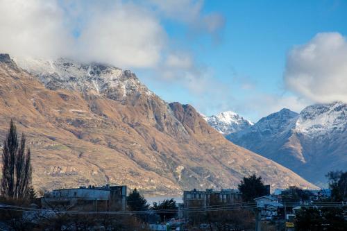 The Whistler Holiday Apartments in Queenstown The Whistler Holiday Apartments in Queenstown
