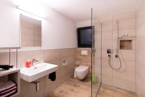 Bathroom, Chalet Gemschi in Lutschental Bathroom, Chalet Gemschi in Lutschental
