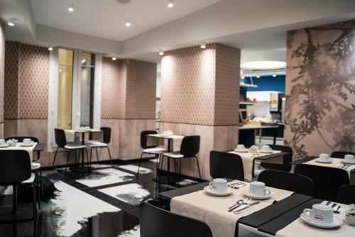 Hotel Univers near Quai des Etats-Unis Hotel Univers near Quai des Etats-Unis