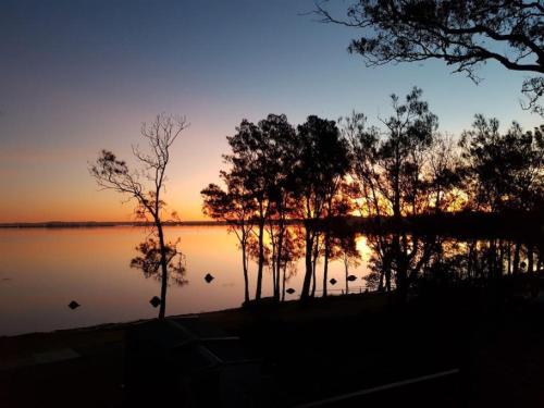 View, Budgewoi Lake front Oasis - Large Groups Welcome in Budgewoi View, Budgewoi Lake front Oasis - Large Groups Welcome in Budgewoi