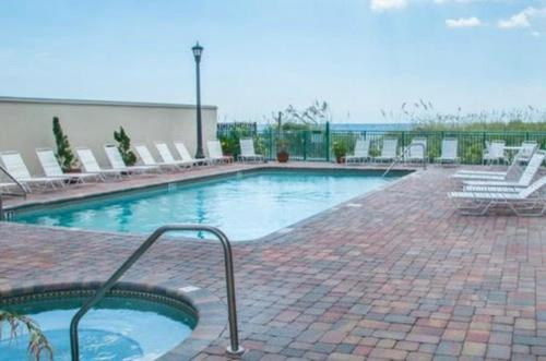 Beachfront Condo Ocean View in St. Pete Beach (Florida) Beachfront Condo Ocean View in St. Pete Beach (Florida)
