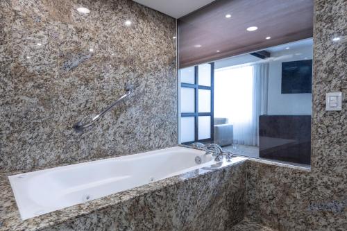 Bathroom, Eurobuilding Hotel & Suites Caracas in Caracas Bathroom, Eurobuilding Hotel & Suites Caracas in Caracas