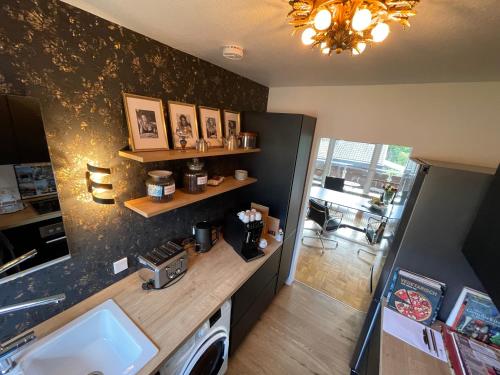 Appartement Region Esslingen - Nahe Messe - Flughafen - Stuttgart - Wohnen und Arbeiten auf Zeit in in อัลท์บาค Appartement Region Esslingen - Nahe Messe - Flughafen - Stuttgart - Wohnen und Arbeiten auf Zeit in in อัลท์บาค