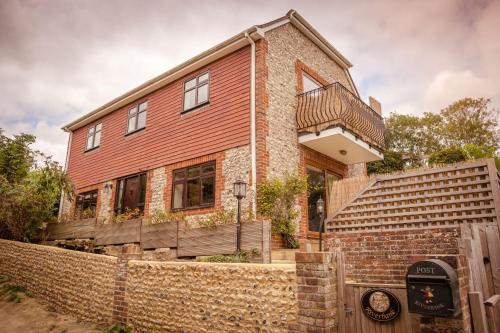 Riverbank Cottage - idyllic riverside country cottage on South Downs in Олфрістон Riverbank Cottage - idyllic riverside country cottage on South Downs in Олфрістон