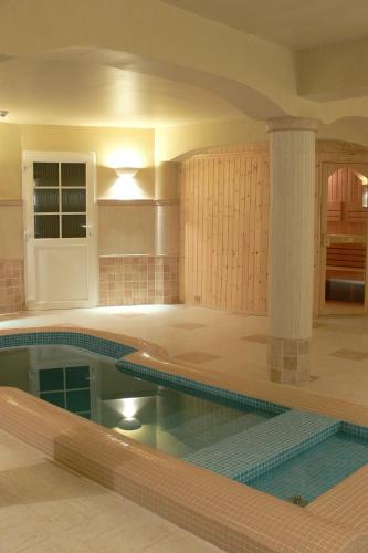 Zwembad, Oreg Miskolcz Hotel in Miskolc Zwembad, Oreg Miskolcz Hotel in Miskolc