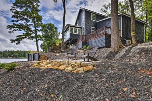 Waterfront Gem on Lake Sinclair with Boat Dock! in Madison Waterfront Gem on Lake Sinclair with Boat Dock! in Madison