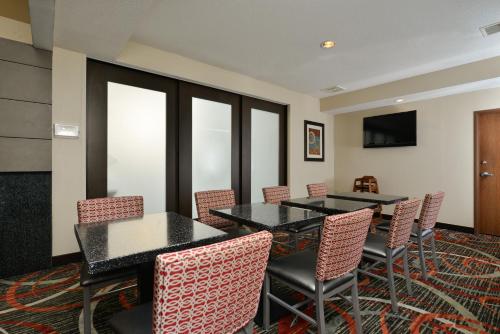 Eten en drinken, Holiday Inn Express Boston/Milford By IHG in Milford Eten en drinken, Holiday Inn Express Boston/Milford By IHG in Milford