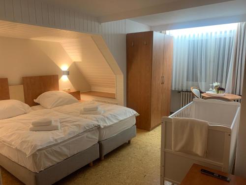 Guestroom, Hotel Gold´ne Krone in Oppenheim Guestroom, Hotel Gold´ne Krone in Oppenheim