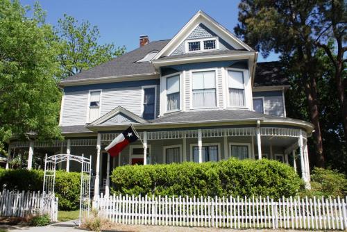 This photo about Munzesheimer Manor Bed & Breakfast shared on HyHotel.com