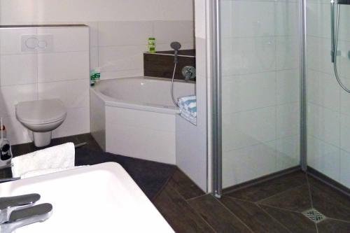 Bathroom, Ferienwohnung AusZeit in Bad Neustadt an der Saale Bathroom, Ferienwohnung AusZeit in Bad Neustadt an der Saale