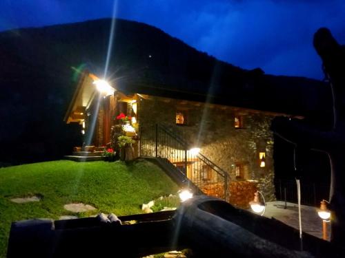 Chalet Cuore Selvatico in Monno Chalet Cuore Selvatico in Monno
