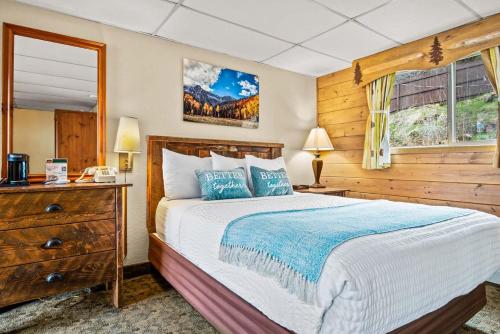 Box Canyon Lodge and Hot Springs in Ouray (CO) Box Canyon Lodge and Hot Springs in Ouray (CO)